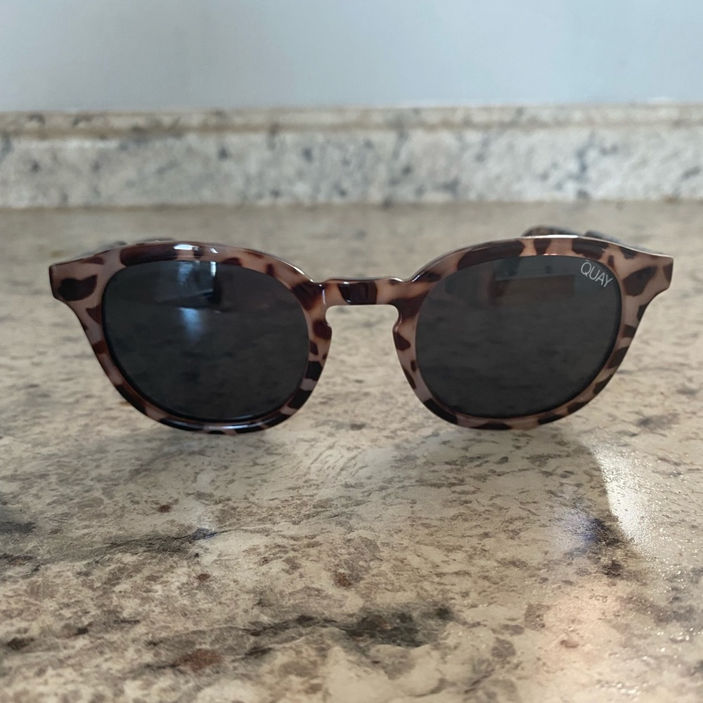 Quay “Walk On” polarized tortoise shell sunglasses.